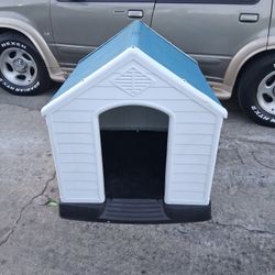 Dog house plastic