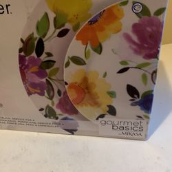 Mikasa 16 Pc New In Box