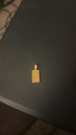 Gold bar pendent