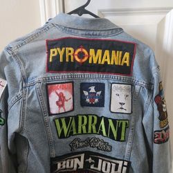 PLEASE READ INFO BEFORE CONTACTING ME.  1980S LEVIS UNISEX HANDMADE ROCK N ROLL PATCH JACKET 