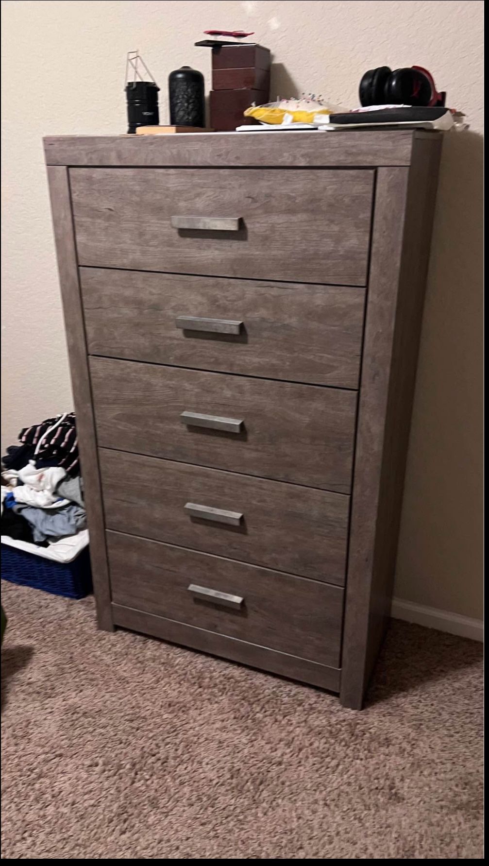 BEDROOM SET w/QUEEN MATTRESS, PLATFORM BED, DRESSER, BUNKIE BOARD (4)