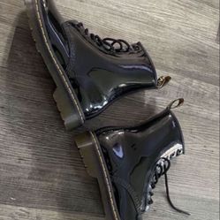 Retail $170 Brand new Dr. Martens 1460 black shiny patent leather  boot womens size 9