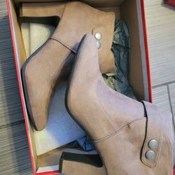 BEAUTIFUL NEW WOMEN BOOTS 👢 