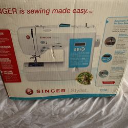 Singer Stylist 7258 Sewing & Quilting Machine With accessories 