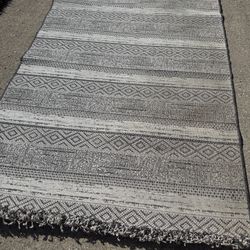 Gray 5x7’ Outdoor Area Rug in good shape!  
