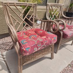 2 LIGHT BROWN RATTAN PATIO CHAIRS WITH CUSHIONS AND PILLOWS /CHAIRS FOR OUTDOOR FURNITURE 