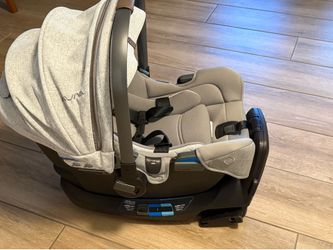Nuna pipa rx carseat and base