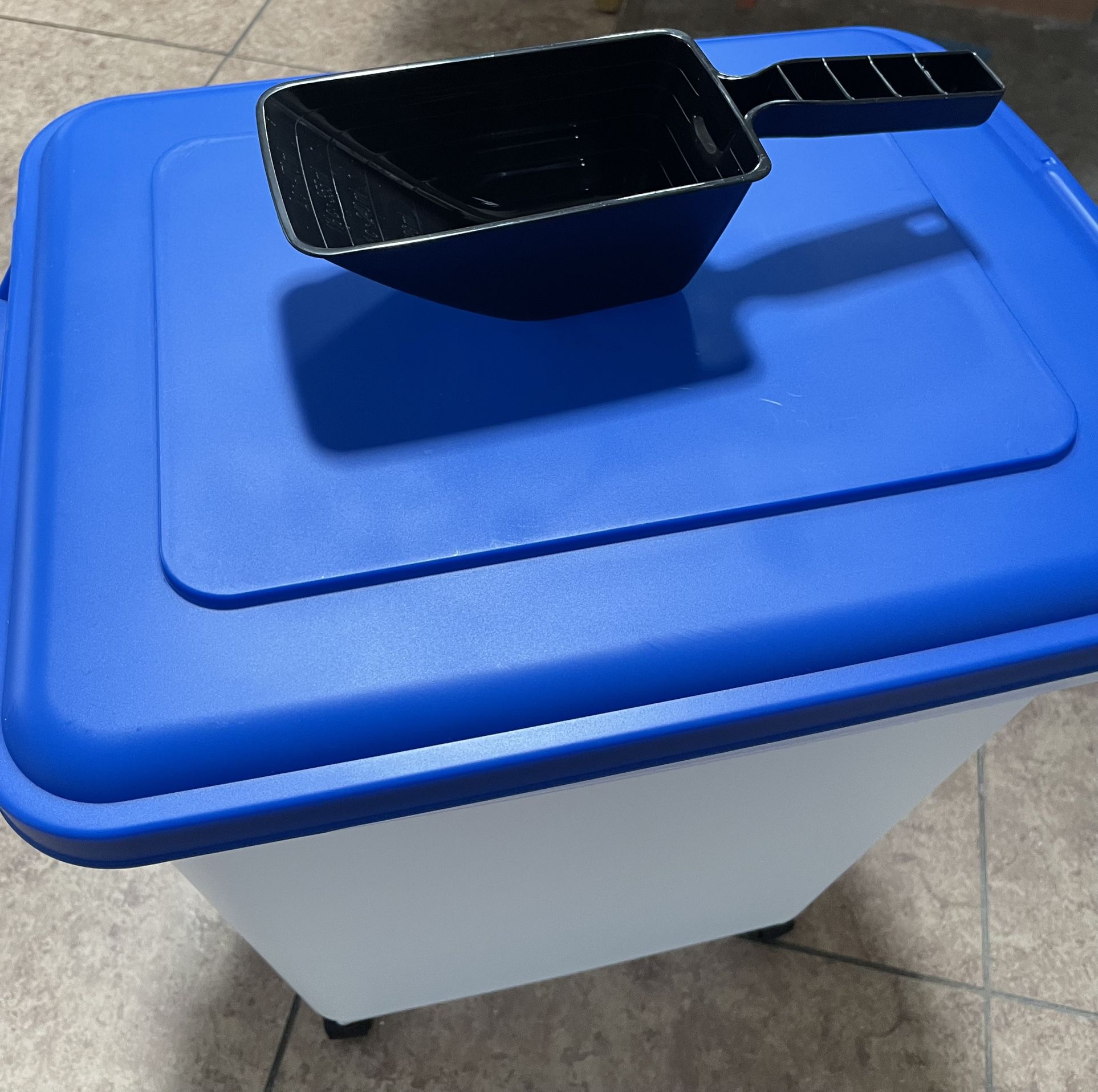 Large Dog/Pet Food Container