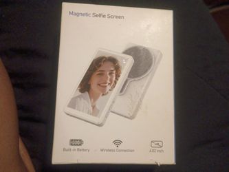 Magnetic selfie screen