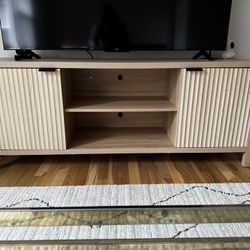 MODERN TV CONSOLE