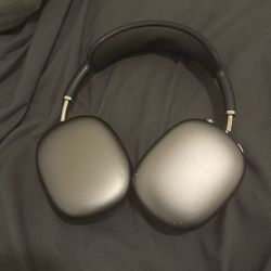 AirPod Maxes 