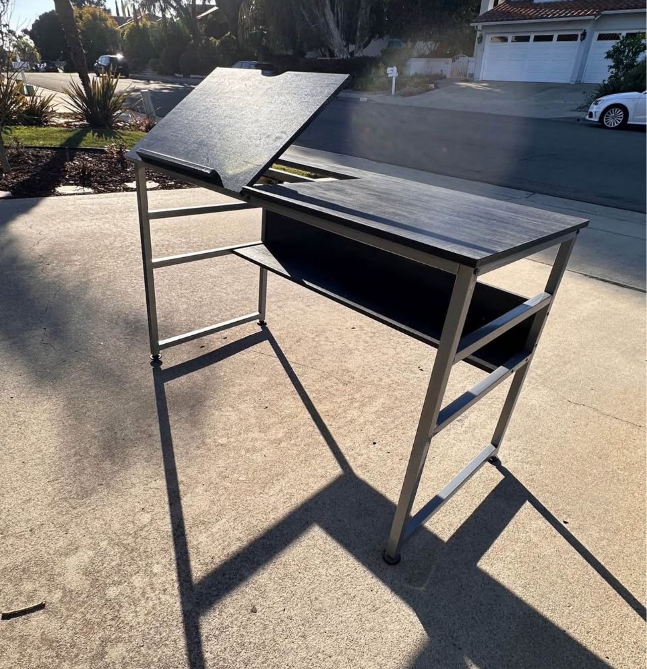 Art Table | Desk with easel