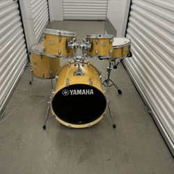 Yamaha Stage Custom Drum Set
