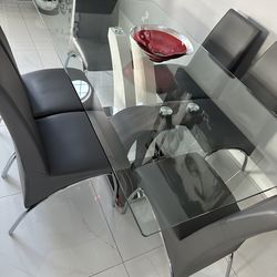 Beautiful dining set 6 chairs