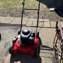 Gas push lawnmower Yard Machines 20”