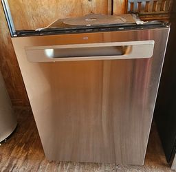 GE STAINLESS STEEL DISHWASHER WITH INTERIOR STAINLESS STEEL AND 3 RACKS.....$ 280