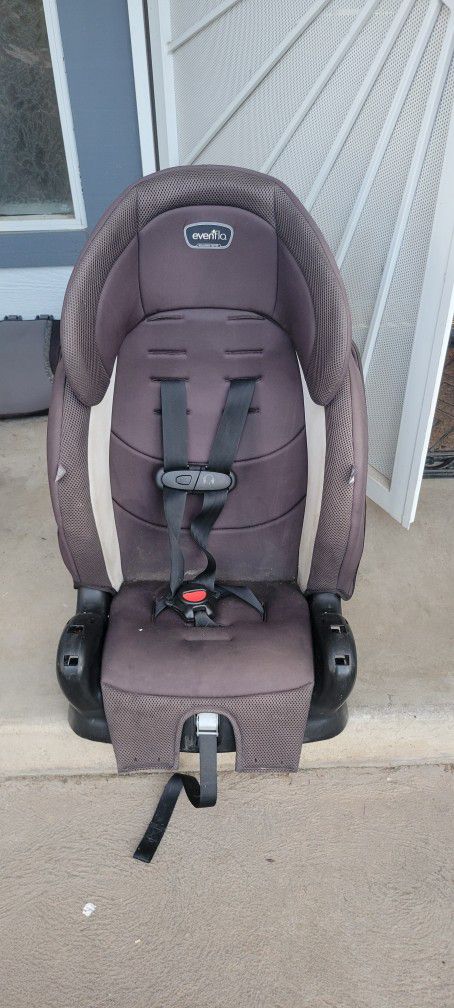 Booster seat with harness 