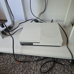 Xbox One S with Controller