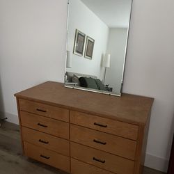 Mid Century Wood Dresser w/drawers