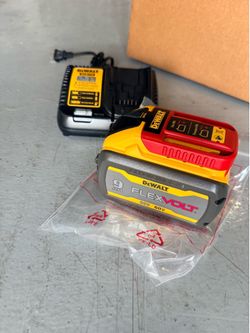 New DEWALT FLEXVOLT 20V/60V 9Ah Lithium Ion Power Tool Battery Pack with Indicator + DCB115 charger