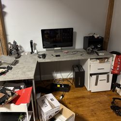 Desk For Sale. Moving Need Gone !! Great Condition!!