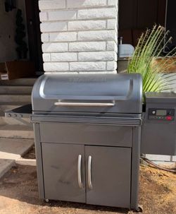 TRAEGER XL PELLET GRILL SMOKER WITH WI-FI TECHNOLOGY
