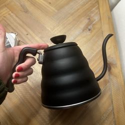 Hario V60 Buono Gooseneck Kettle – Matte Black, Like New