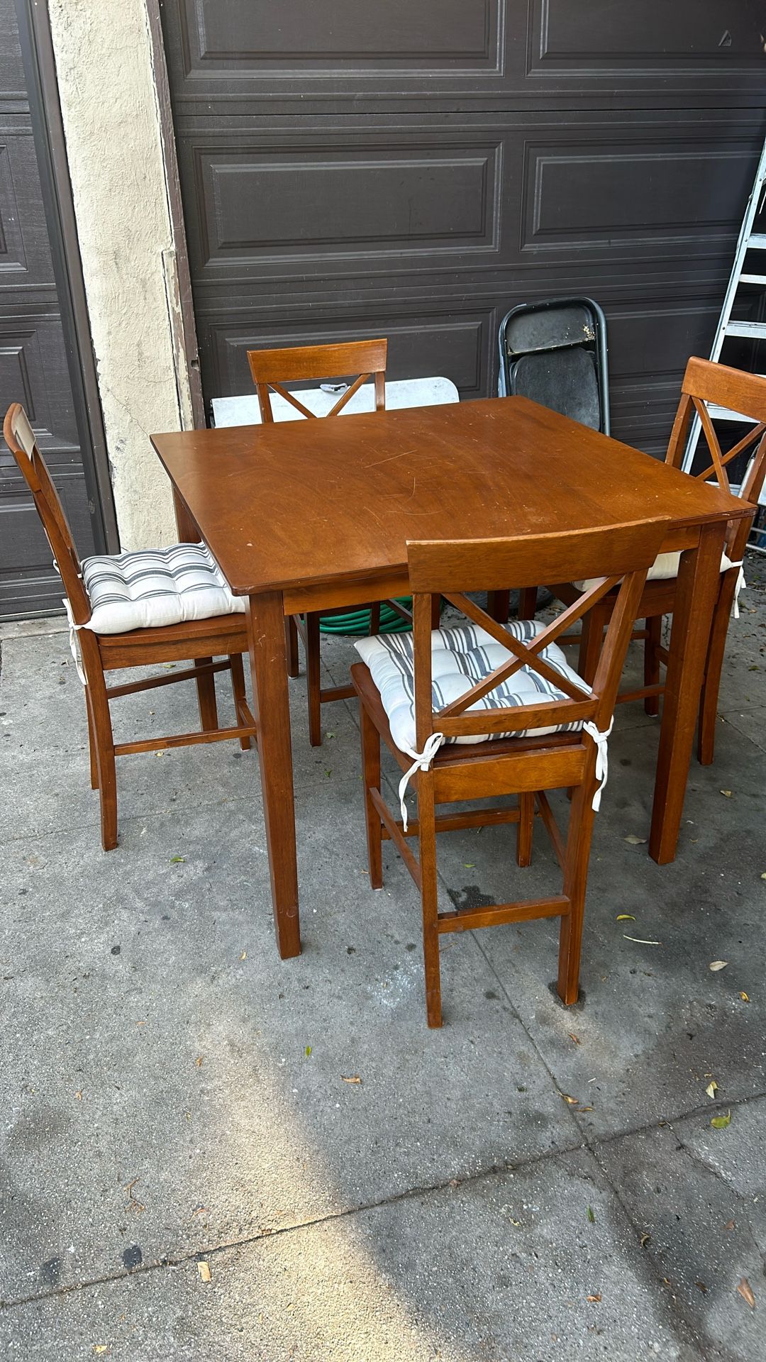 Solid Wood Table And 4 Chairs πͺ