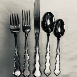 Oneida (Valerie) 5 Piece Place Setting