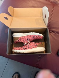 New female tennis shoes