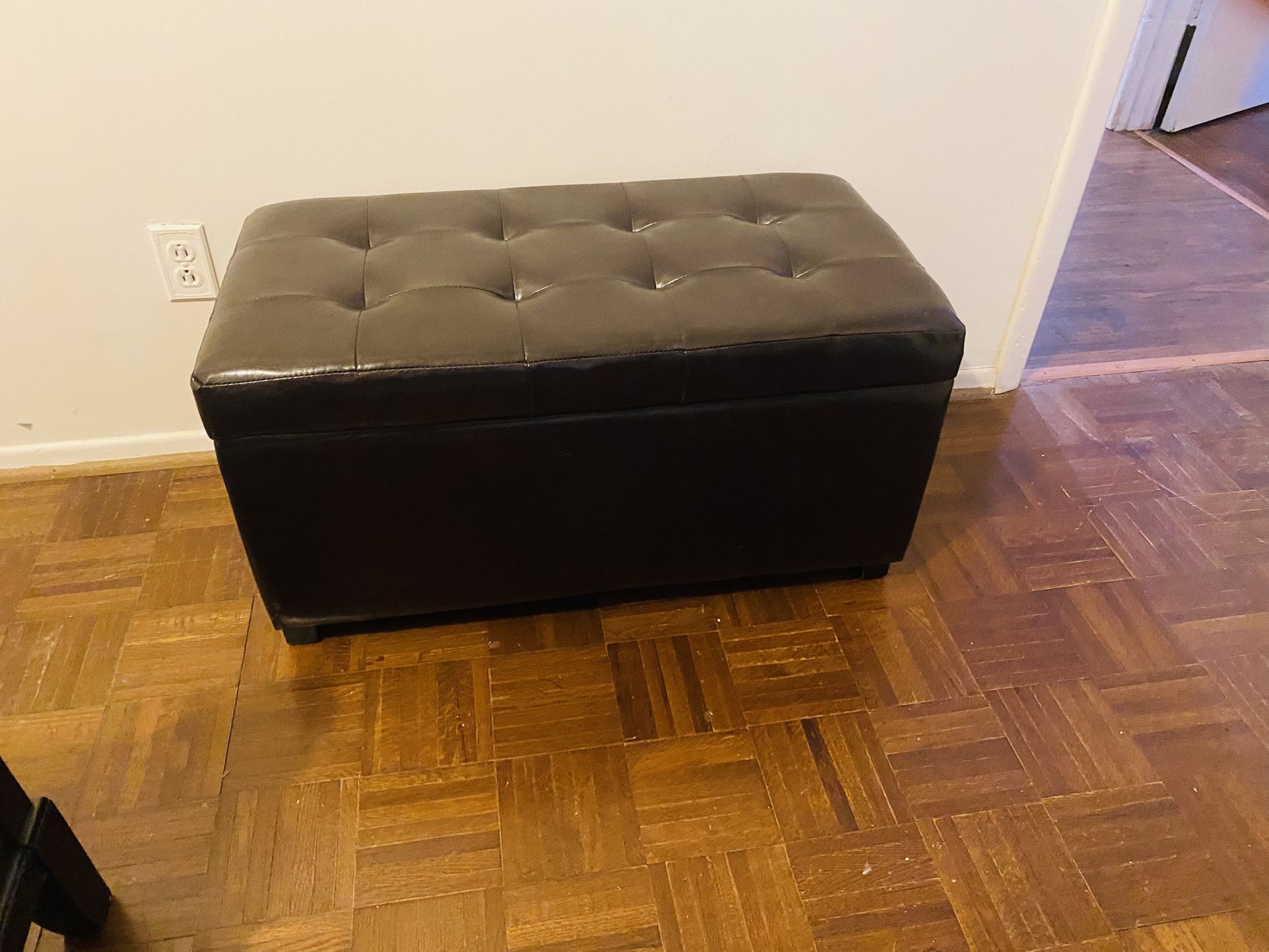 Ottoman w/storage