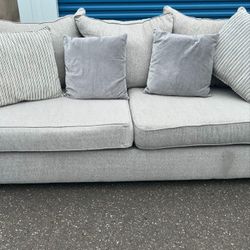 Gray  Couch No Stains Or Rips No Pets Or Kids 