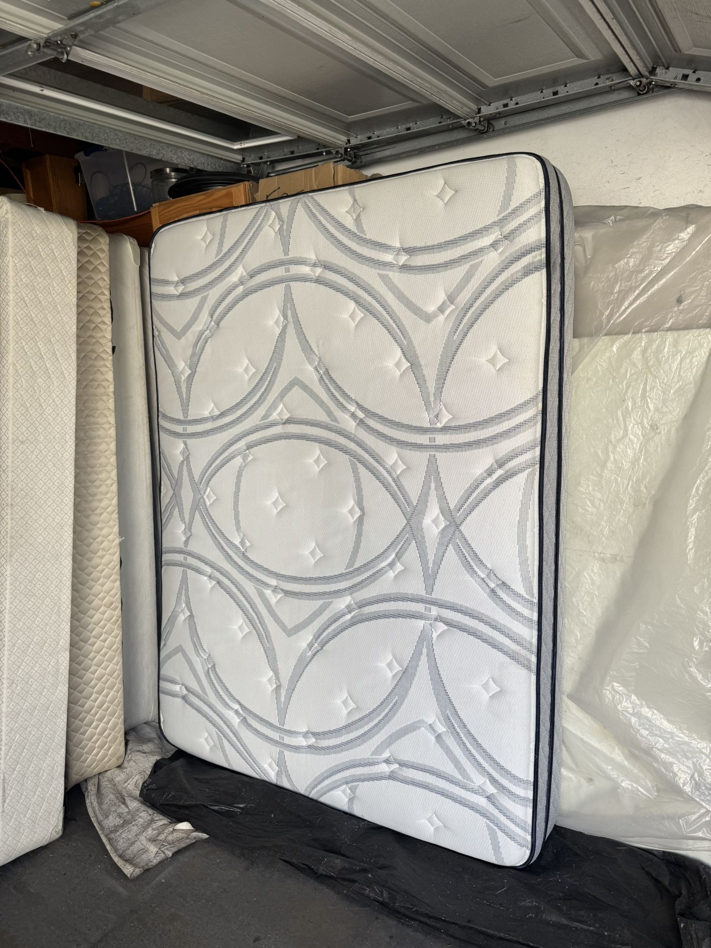 Like new Revive queen size mattress