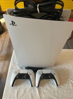 PS5 slim 2 controllers