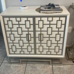 Serving Tables Consoles