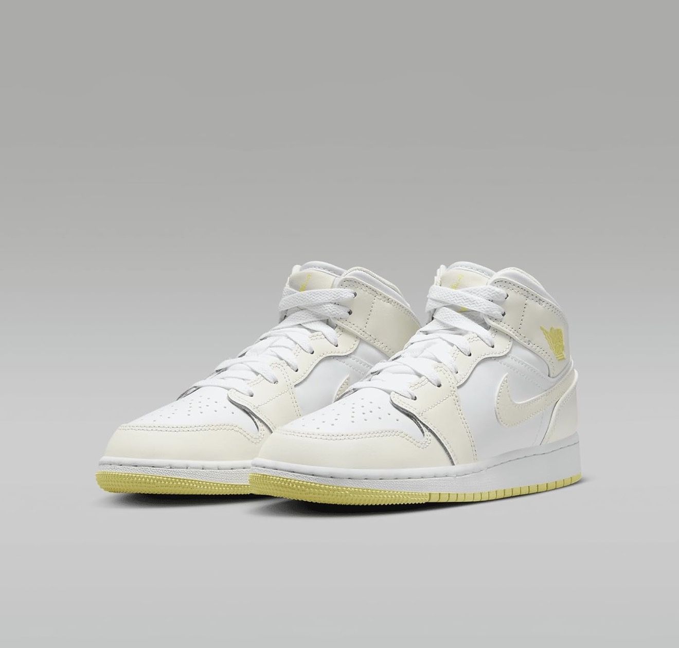 Nike Kid's Size 6 Air Jordan 1 Mid Sneaker