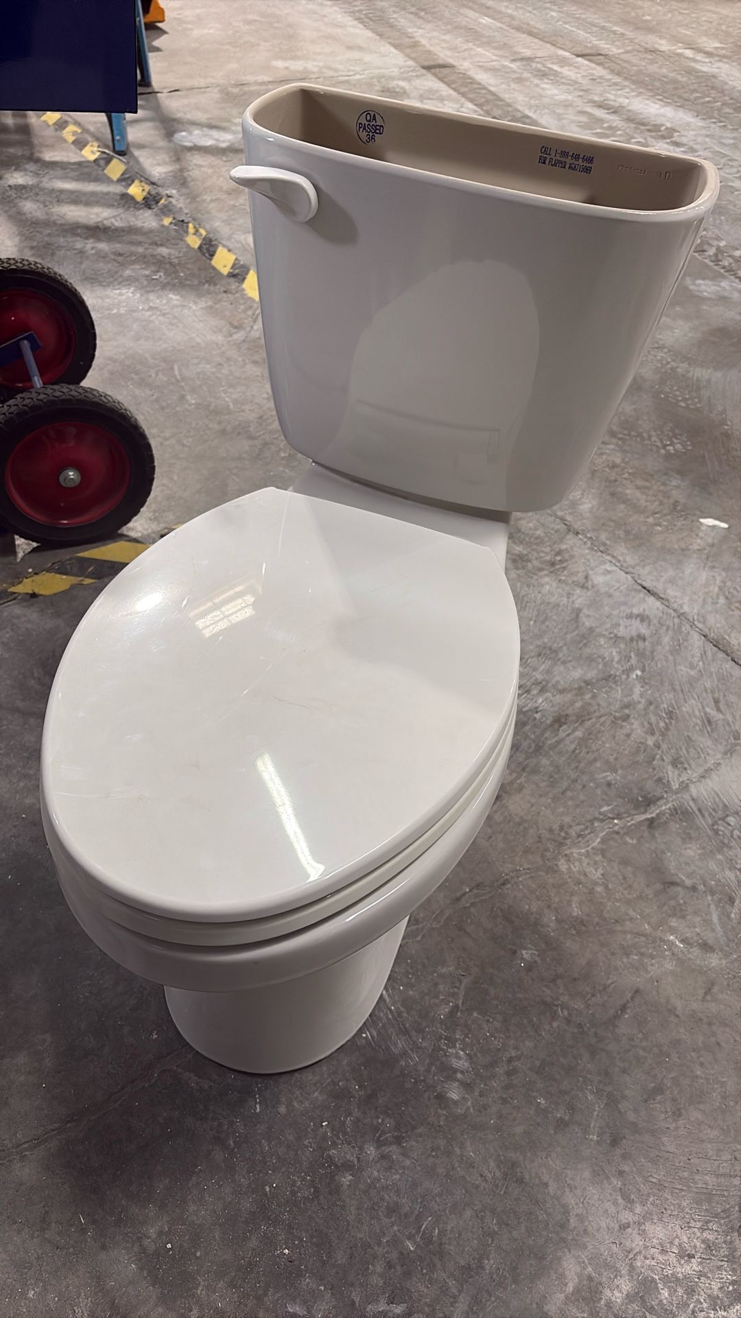 New Toilet. Never Ben Used. Missing Cover For Tank.