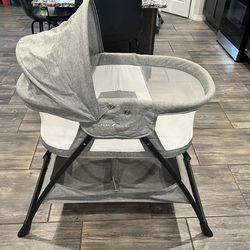 Baby Delight Beside Me Doze Deluxe Bassinet