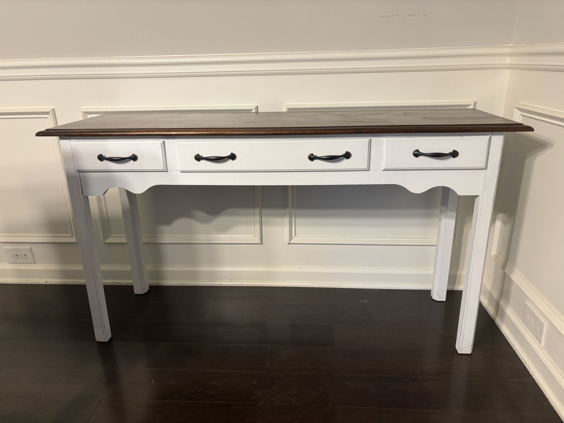 Beautiful Entryway/Hall/Sofa Table