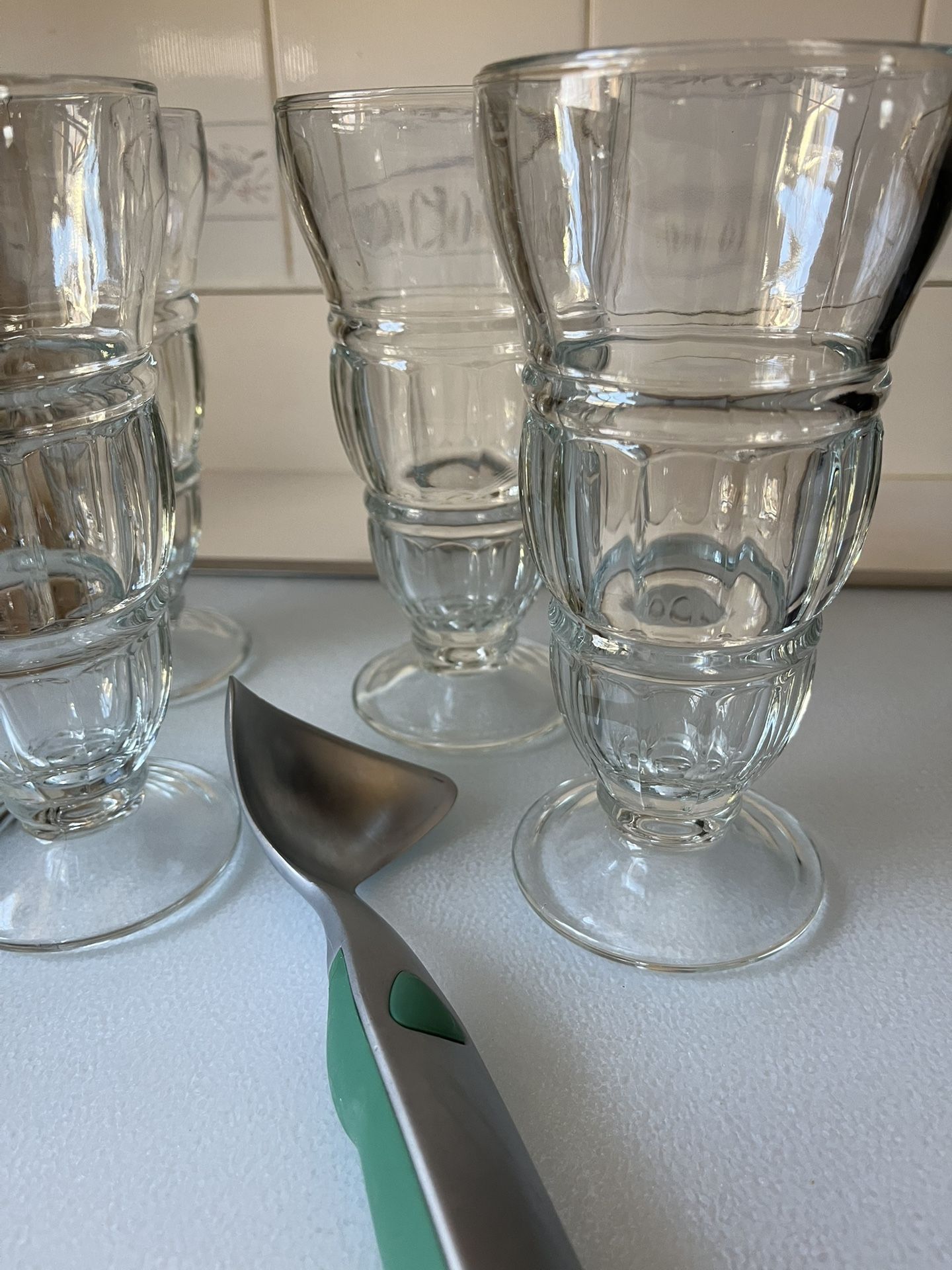 Vintage Set Of 4 Old Fashioned Ice Cream Sundae Parfait Milk Shake Glasses (4)