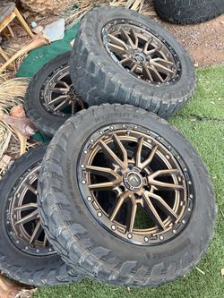 Tires and rims fuel bronze 33x12.50R20