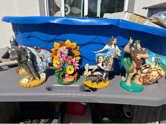 Wizard of oz statues