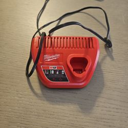 M12 Charger 