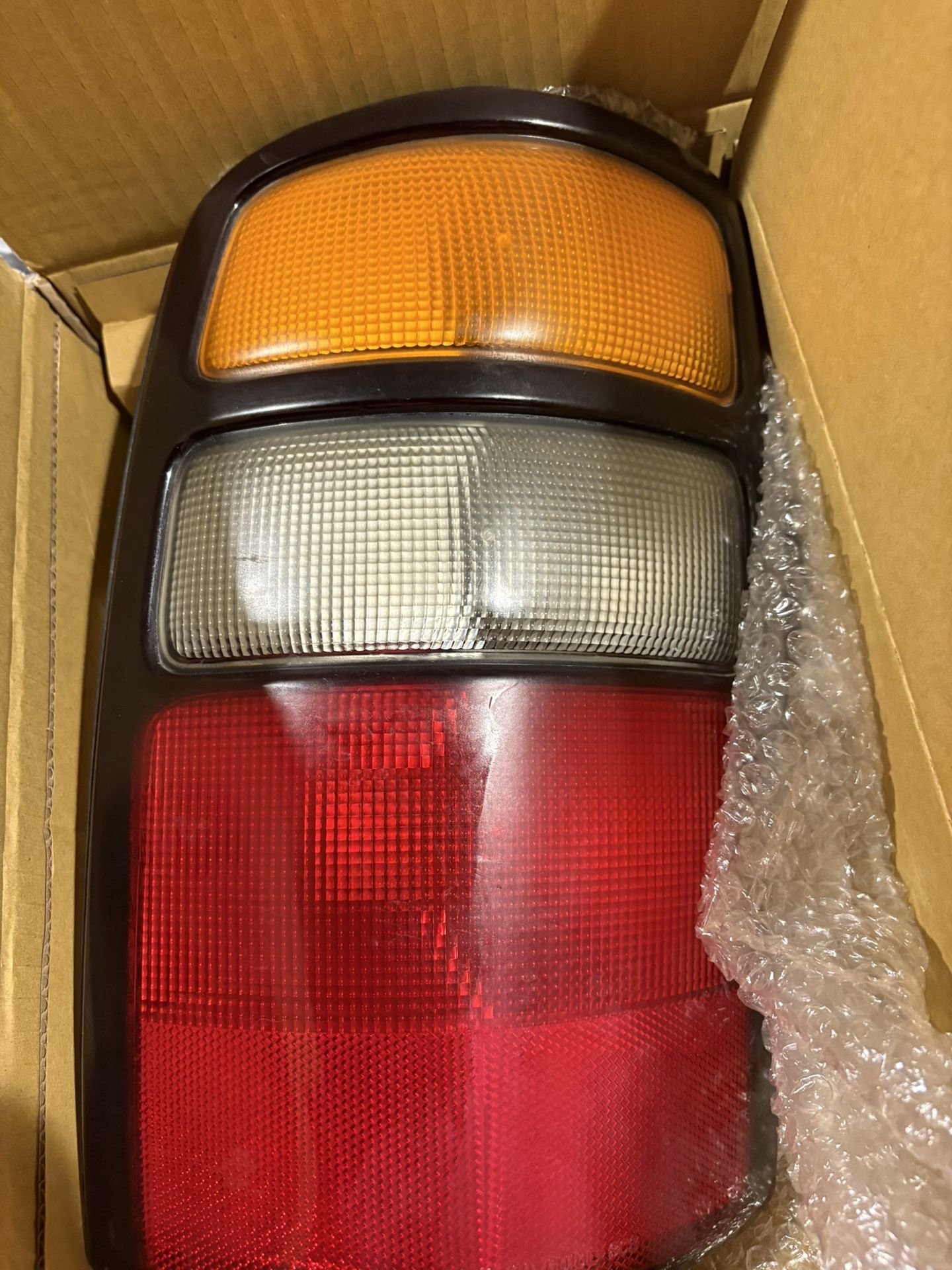 2005 Chevy Tahoe Tail Lights 
