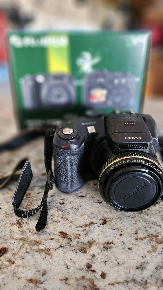 Digital Camera - Finepix S7000