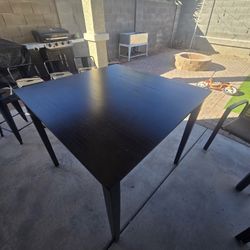Counter Height Table/barstools 
