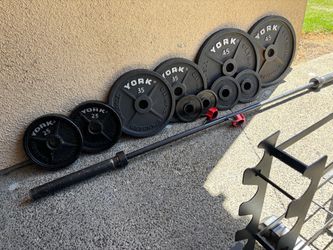 YORK / STRENGTH CO WEIGHTS WITH 7ft 45lb BARBELL 2x45, 2x35, 2x25, 2x5 and 2x2.5lbs WITH ROGUE COLLAR LOCKS