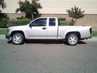2005 Chevrolet Colorado extended cab 4 door, automatic, low miles A/C 27mpg