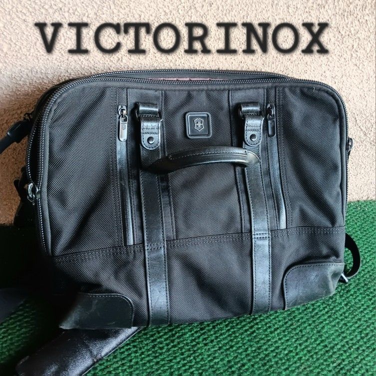 Victorinox Victorinox Lexicon Professional Lasalle Black, 15-Inch