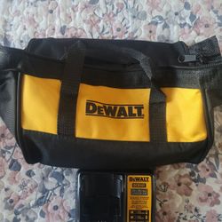 Cargador y bolsa DEWALT DCB107 de 20 V y 12 V
